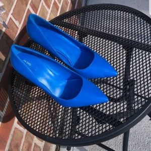 Blue pointed heels